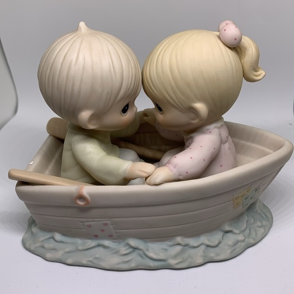Vintage precious moments “Friends Never Drift Apart” figurine. - Picture 2 of 6